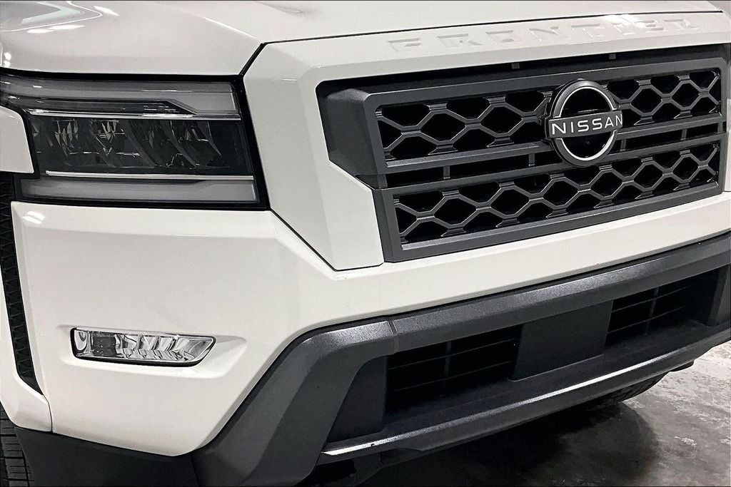 2024 Nissan Frontier SL