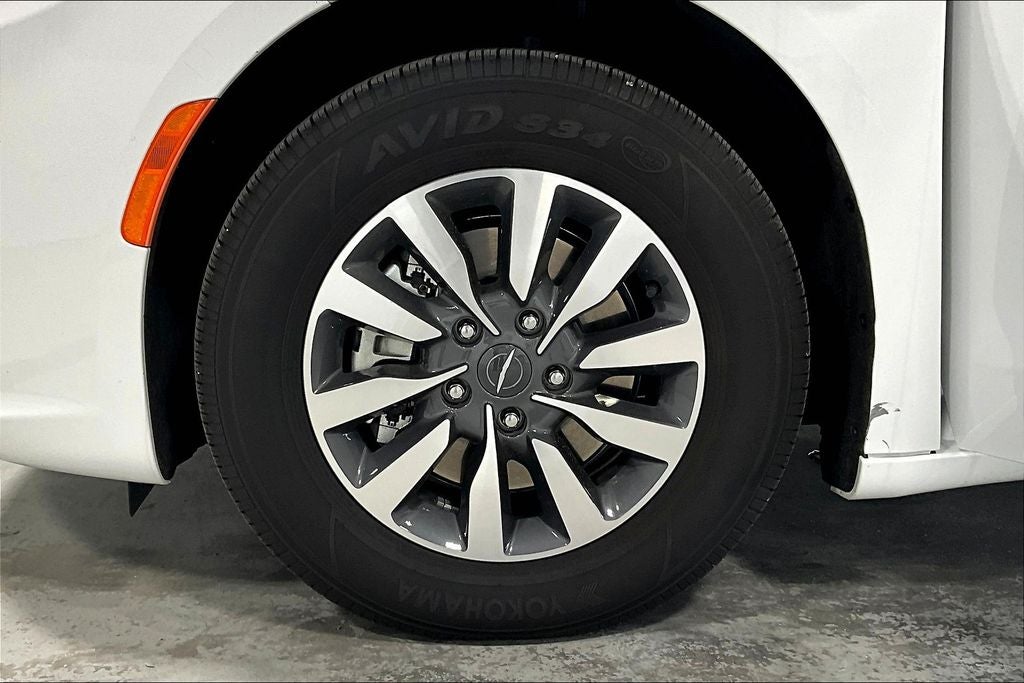 2024 Chrysler Pacifica Hybrid Select