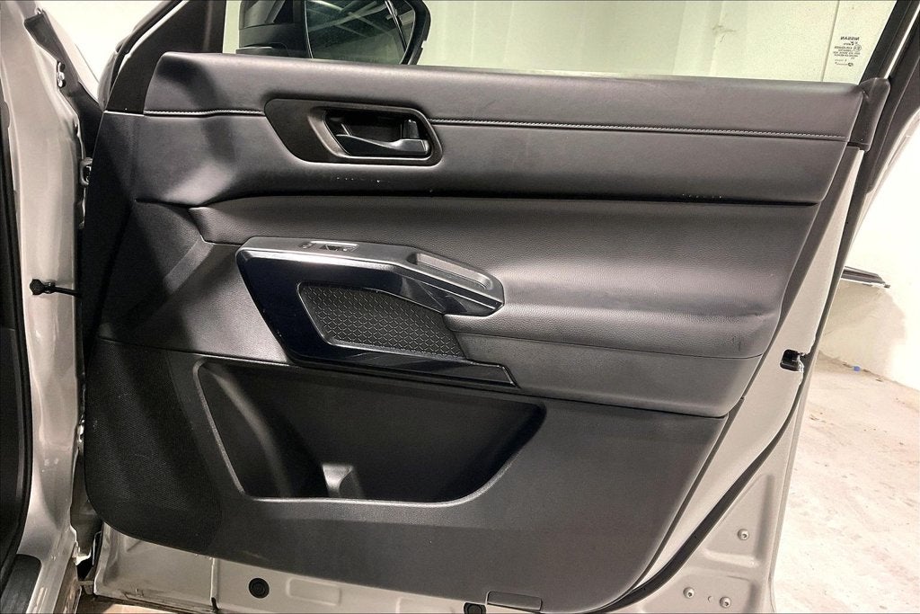 2025 Nissan Pathfinder S