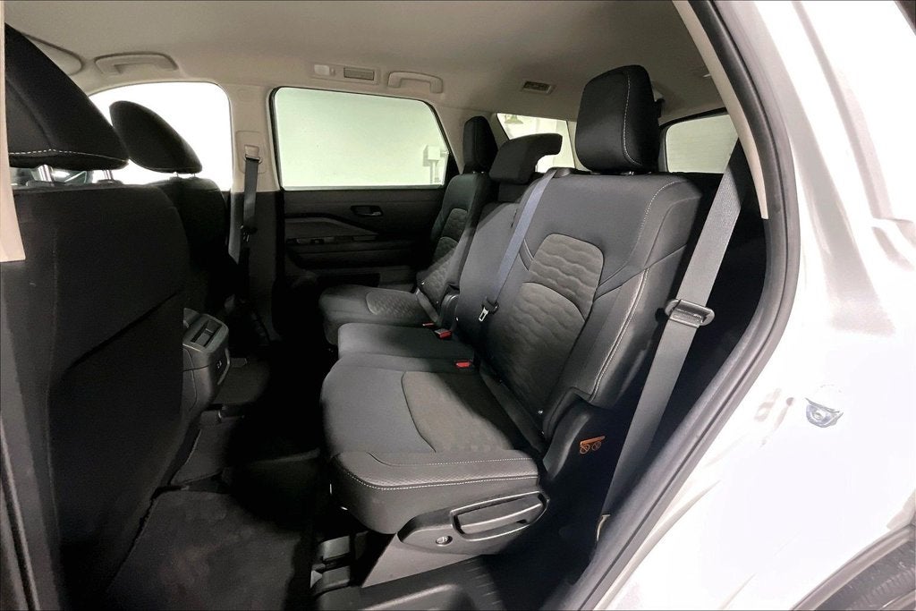 2025 Nissan Pathfinder S