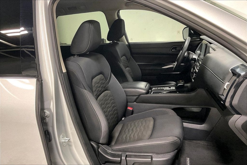 2025 Nissan Pathfinder S