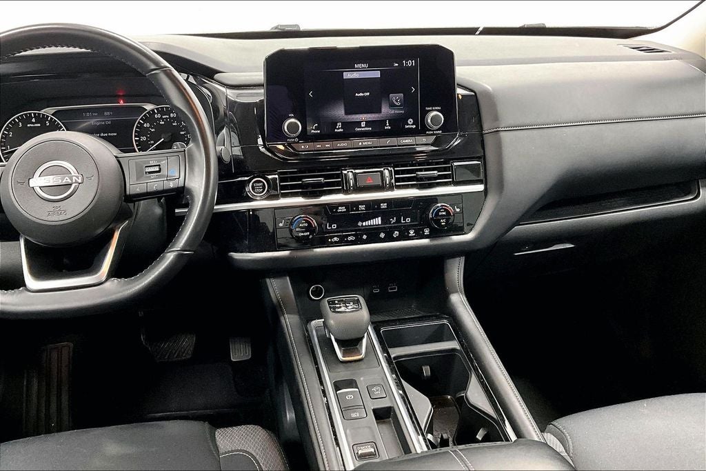 2024 Nissan Pathfinder SV