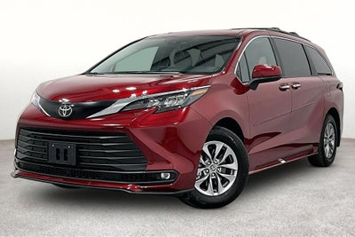 2026 Toyota Sienna XLE 8 Passenger