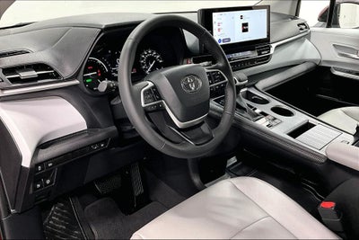 2026 Toyota Sienna XLE 8 Passenger
