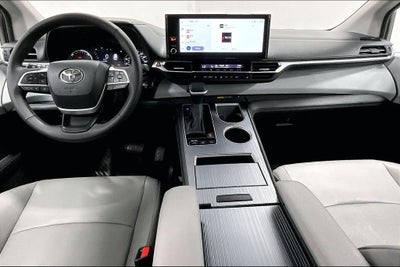 2026 Toyota Sienna XLE 8 Passenger