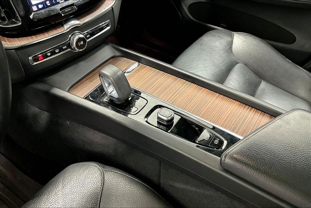 2022 Volvo XC60 B5 Momentum