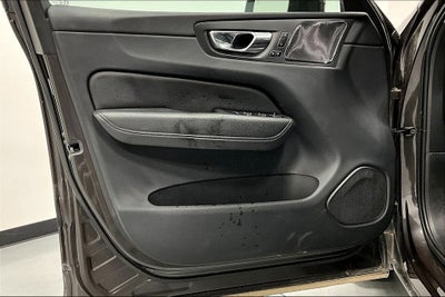 2022 Volvo XC60 B5 Momentum