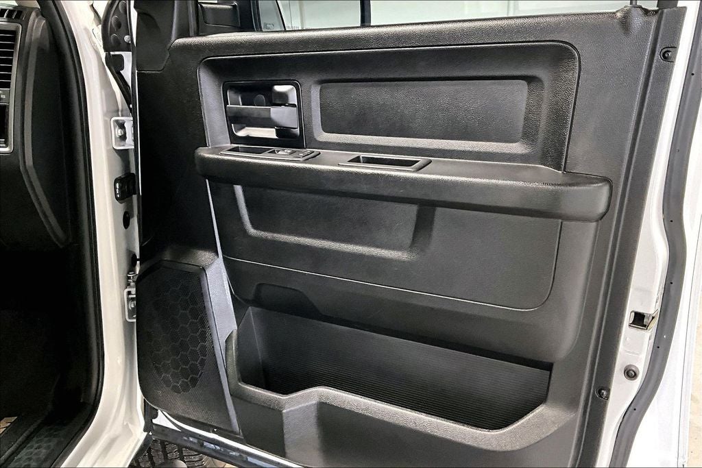2018 RAM 1500 Express Crew Cab 4x4 5'7' Box