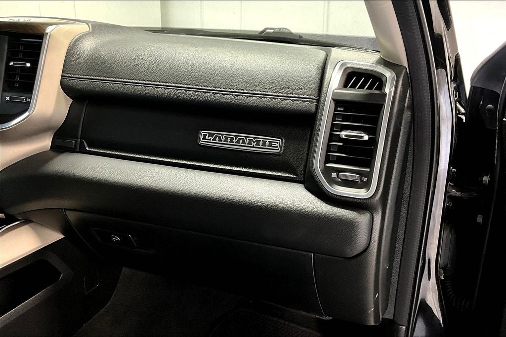 2022 RAM 1500 Laramie Crew Cab 4x4 5'7' Box
