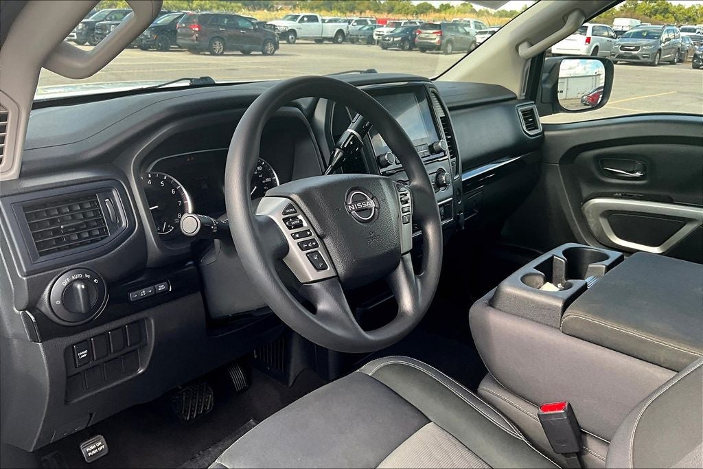 2023 Nissan TITAN Crew Cab SV 4x2