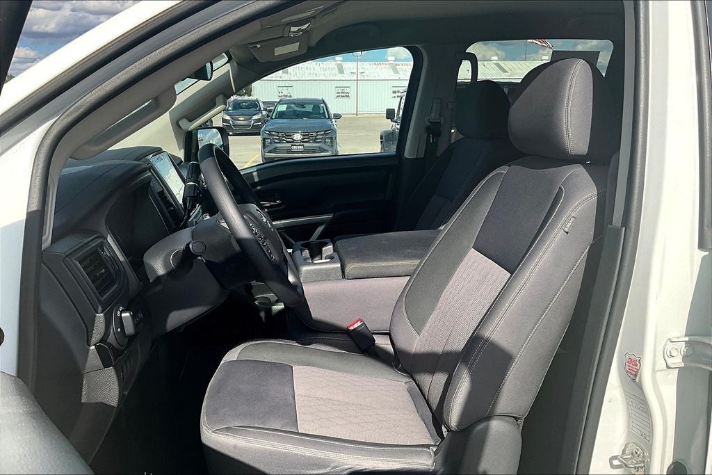 2023 Nissan TITAN Crew Cab SV 4x2