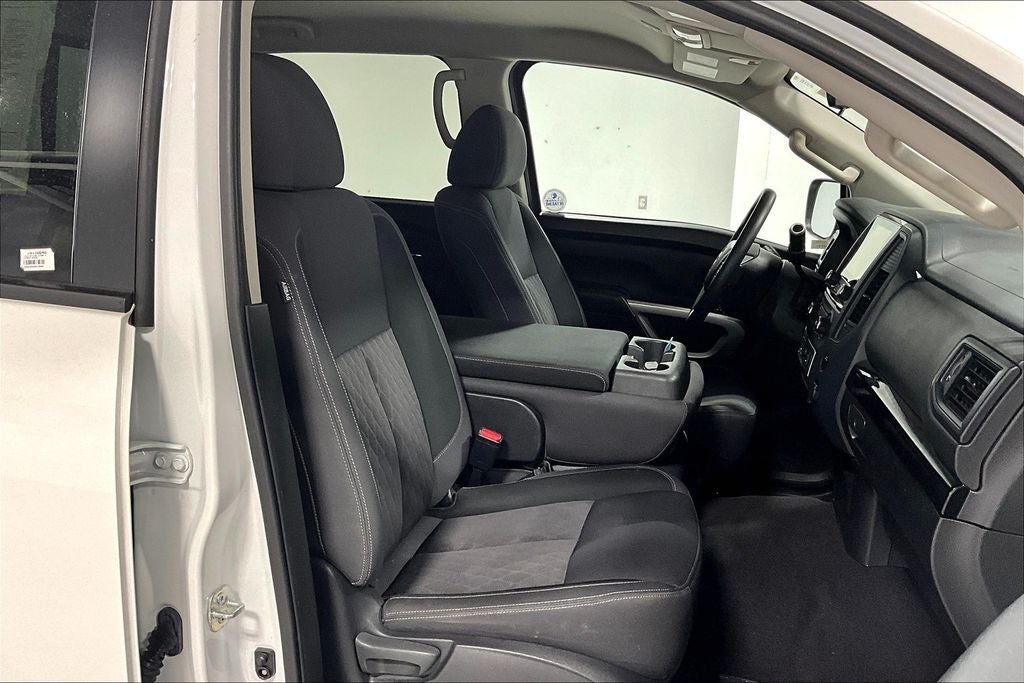 2023 Nissan TITAN Crew Cab SV 4x2