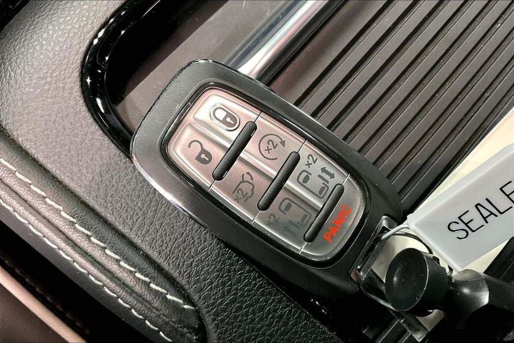 2024 Chrysler Pacifica Limited AWD