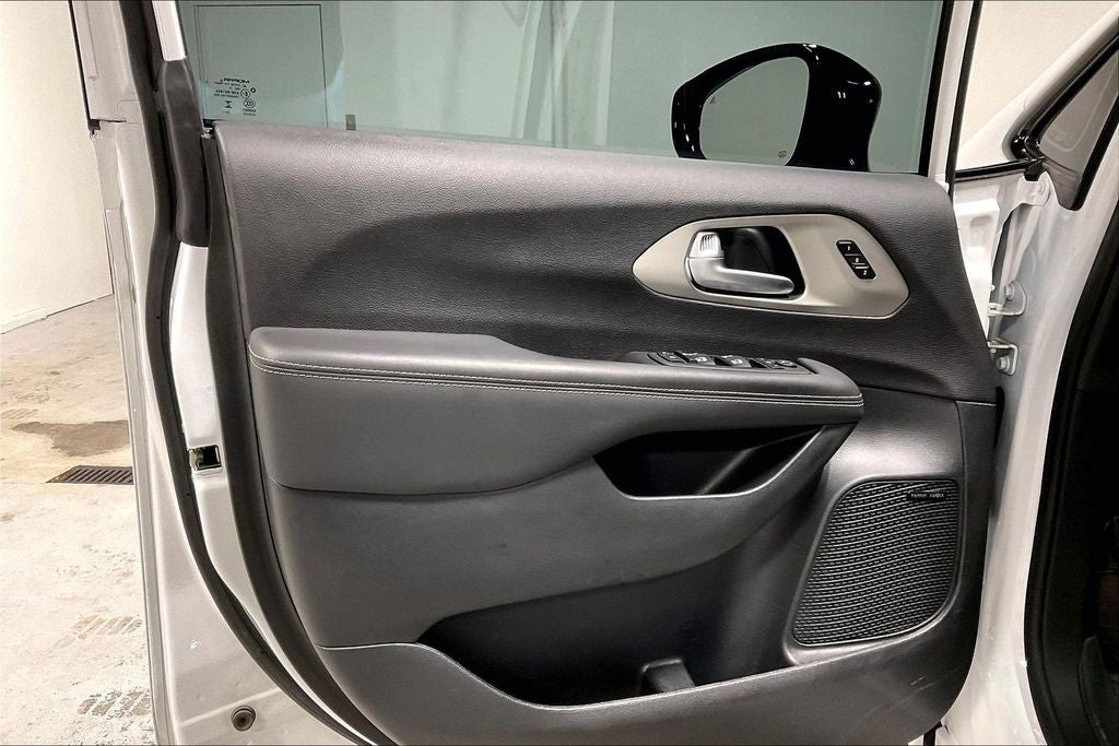 2024 Chrysler Pacifica Limited AWD