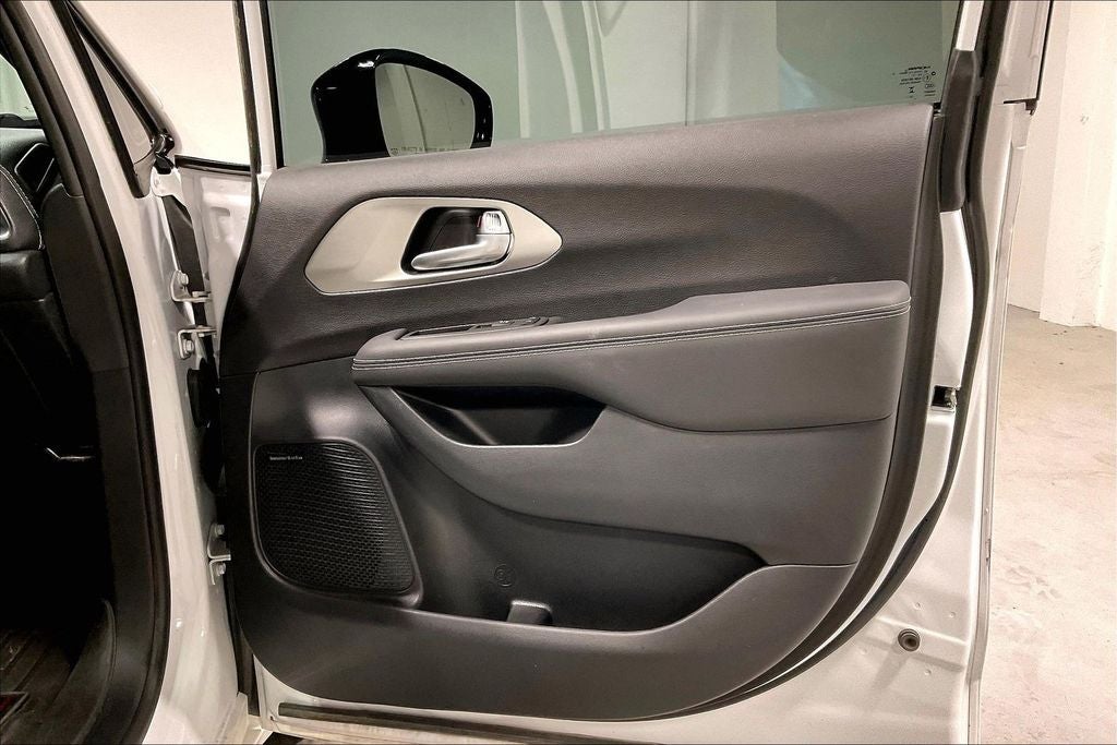 2024 Chrysler Pacifica Limited AWD