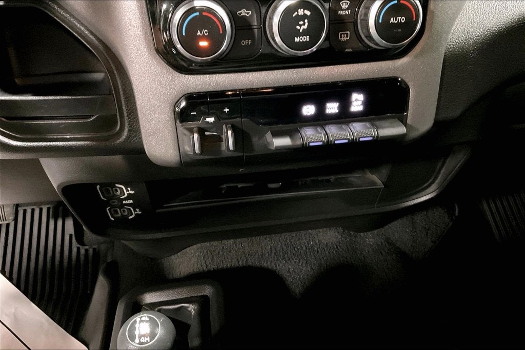 2022 RAM 3500 Tradesman Crew Cab 4x4 8' Box