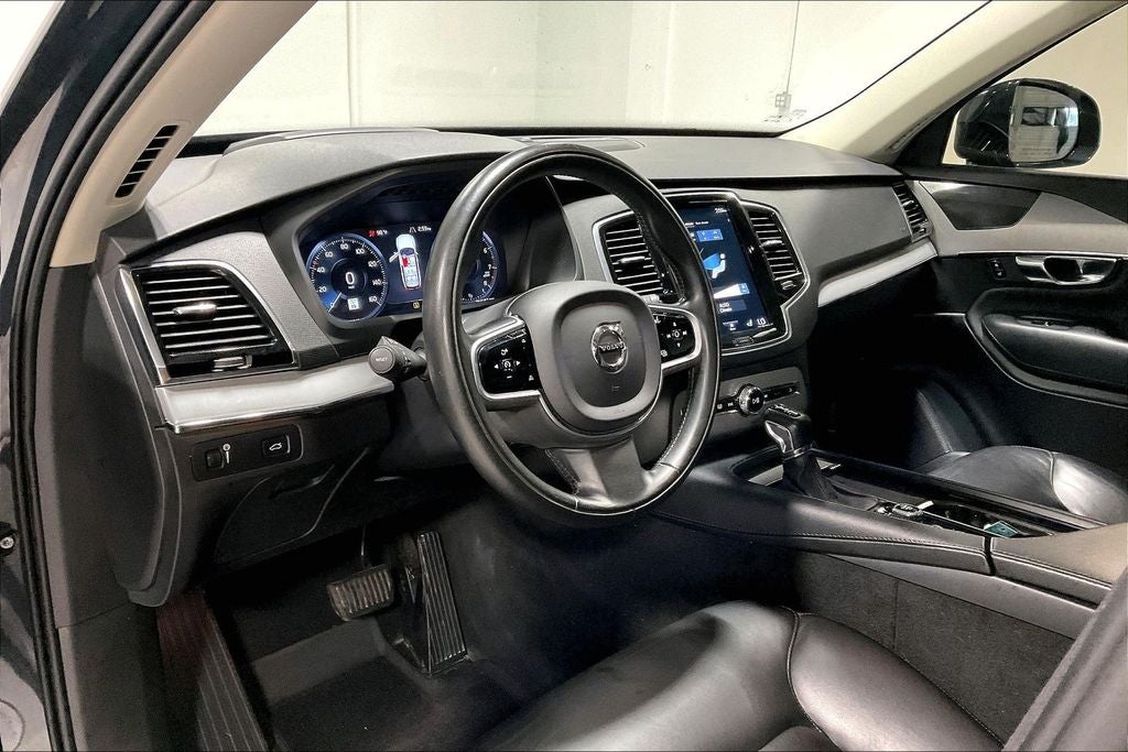 2021 Volvo XC90 T5 Momentum 7 Passenger