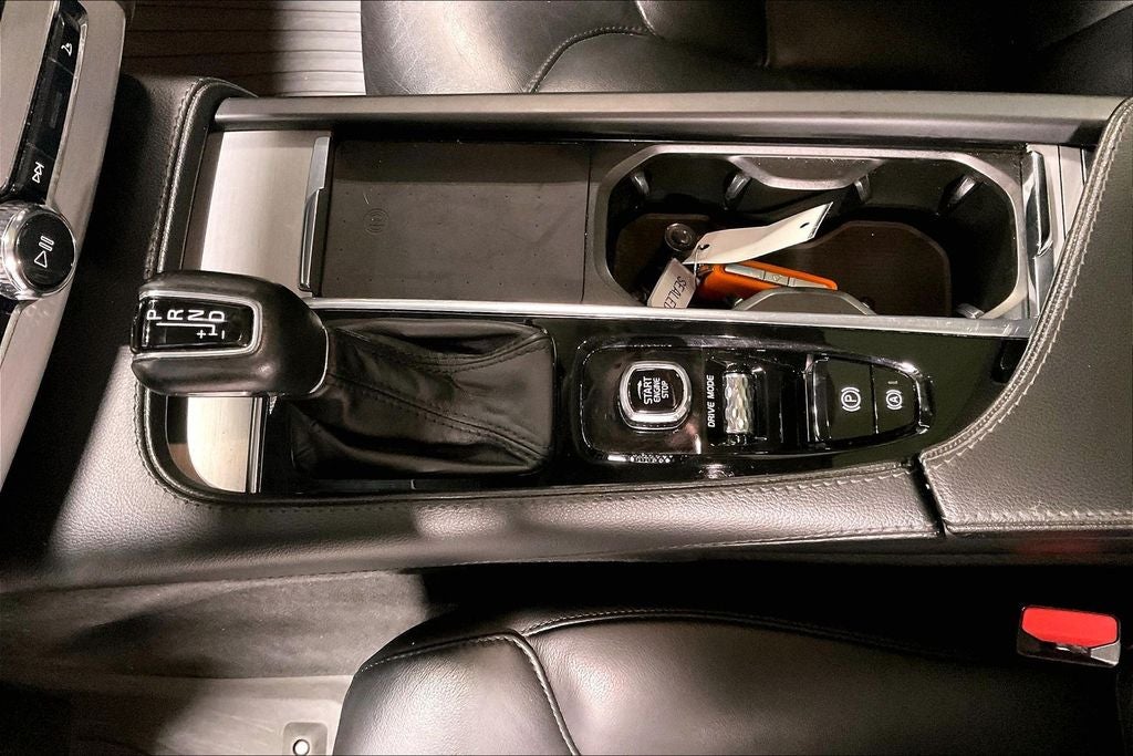 2021 Volvo XC90 T5 Momentum 7 Passenger