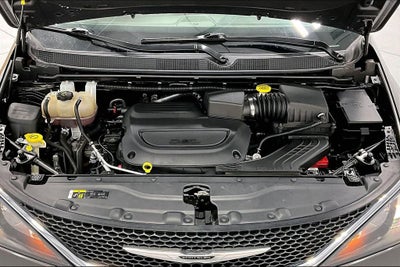 2021 Chrysler Voyager LX