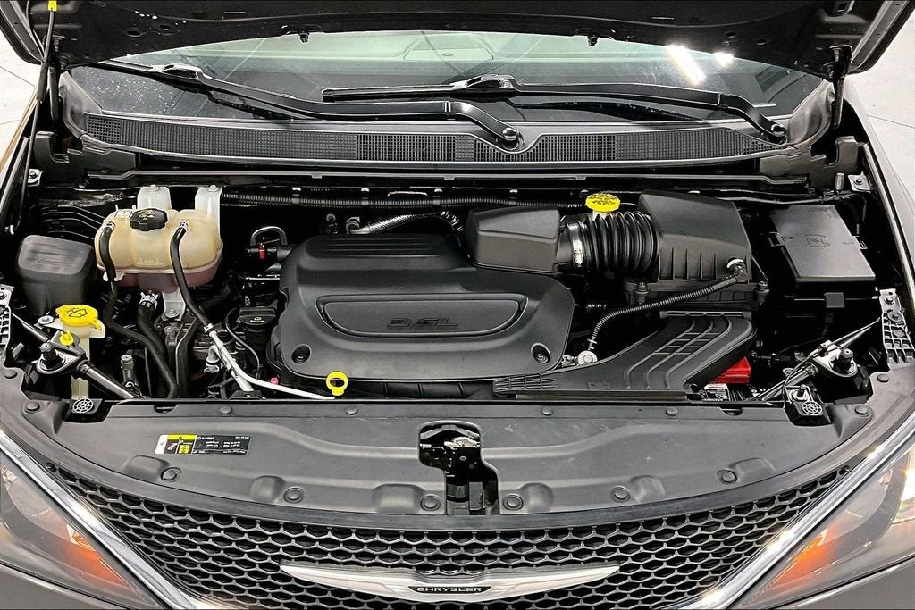 2021 Chrysler Voyager LX