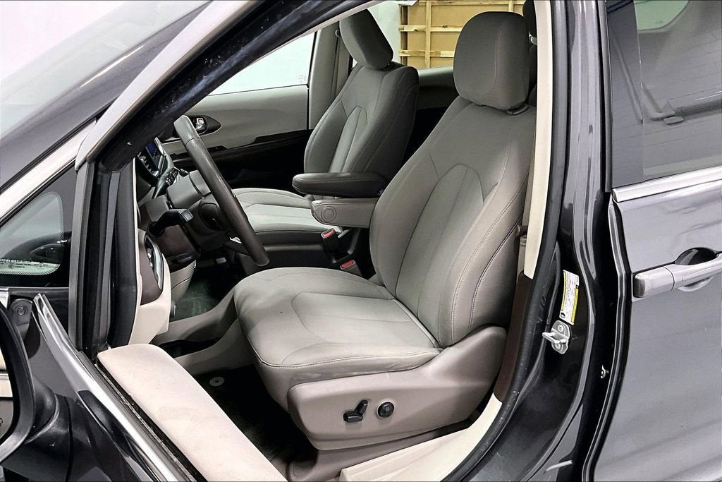 2021 Chrysler Voyager LX