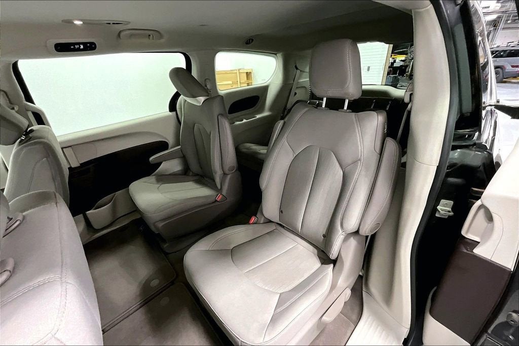 2021 Chrysler Voyager LX