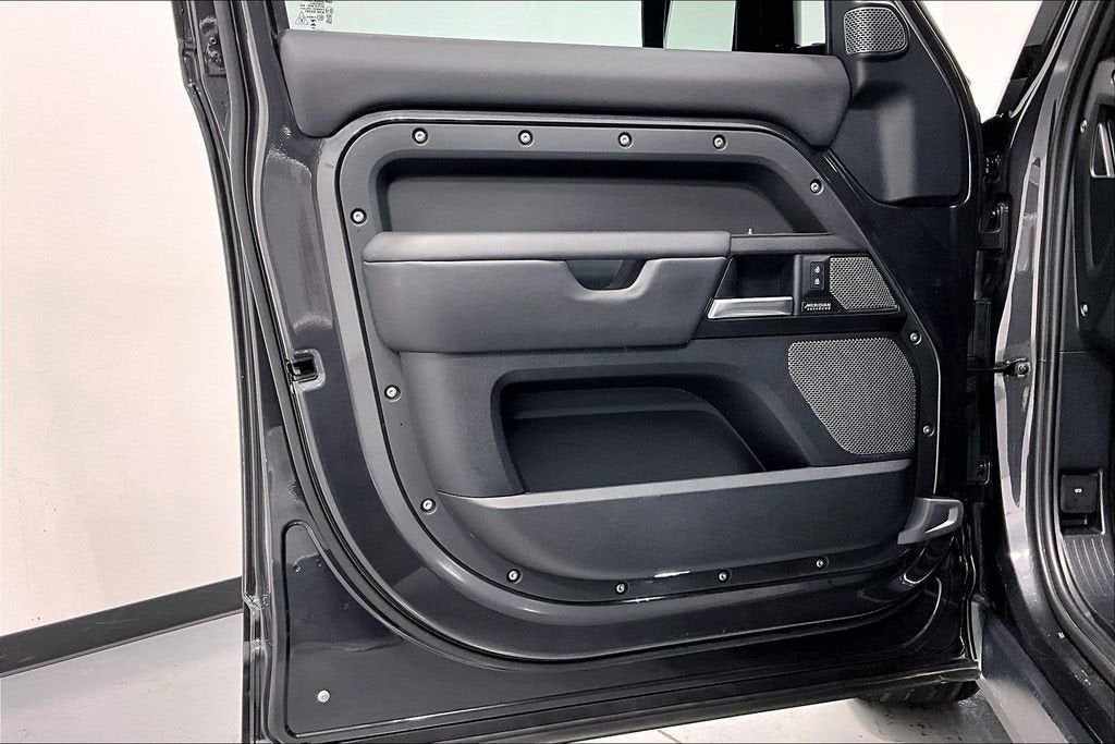 2024 Land Rover Defender Carpathian Edition