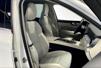 2022 Volvo XC60 B5 Momentum
