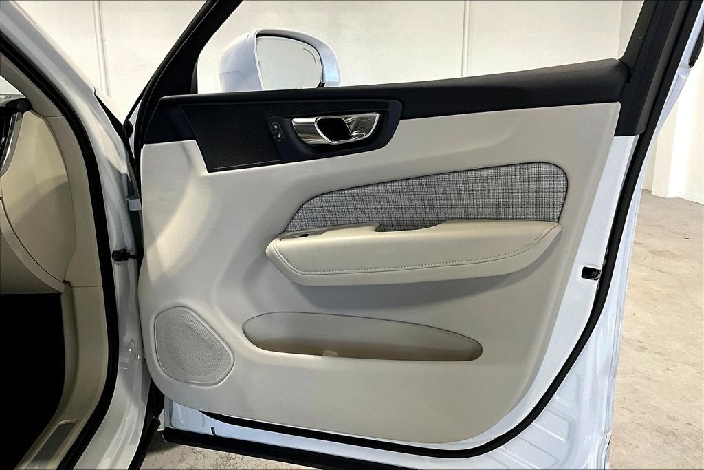 2022 Volvo XC60 B5 Momentum