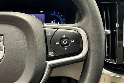 2022 Volvo XC60 B5 Momentum