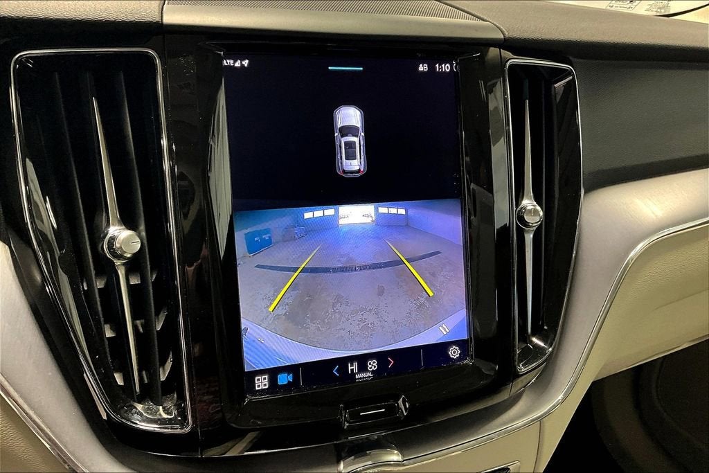 2022 Volvo XC60 B5 Momentum