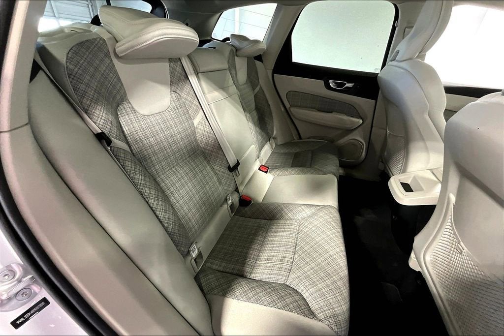 2022 Volvo XC60 B5 Momentum