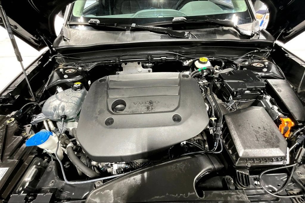 2024 Volvo XC40 B5 Plus Bright Theme