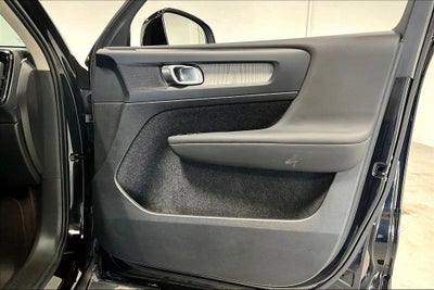 2024 Volvo XC40 B5 Plus Bright Theme