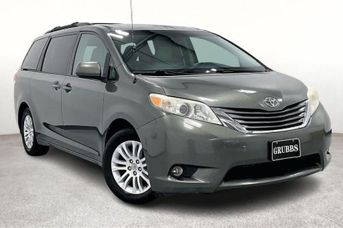 2013 Toyota Sienna XLE 8 Passenger