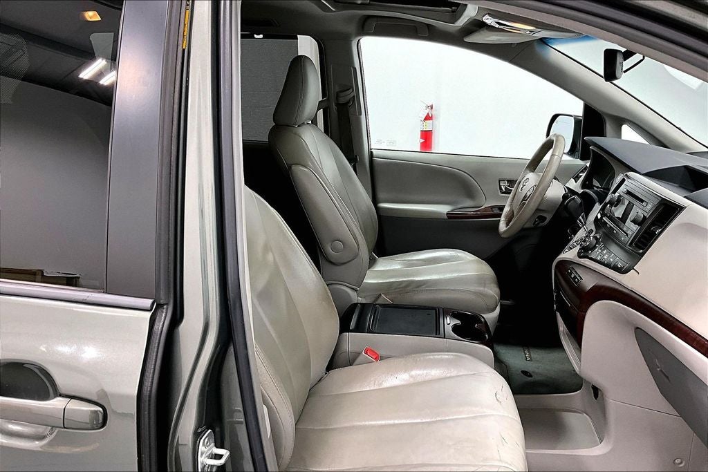 2013 Toyota Sienna XLE 8 Passenger