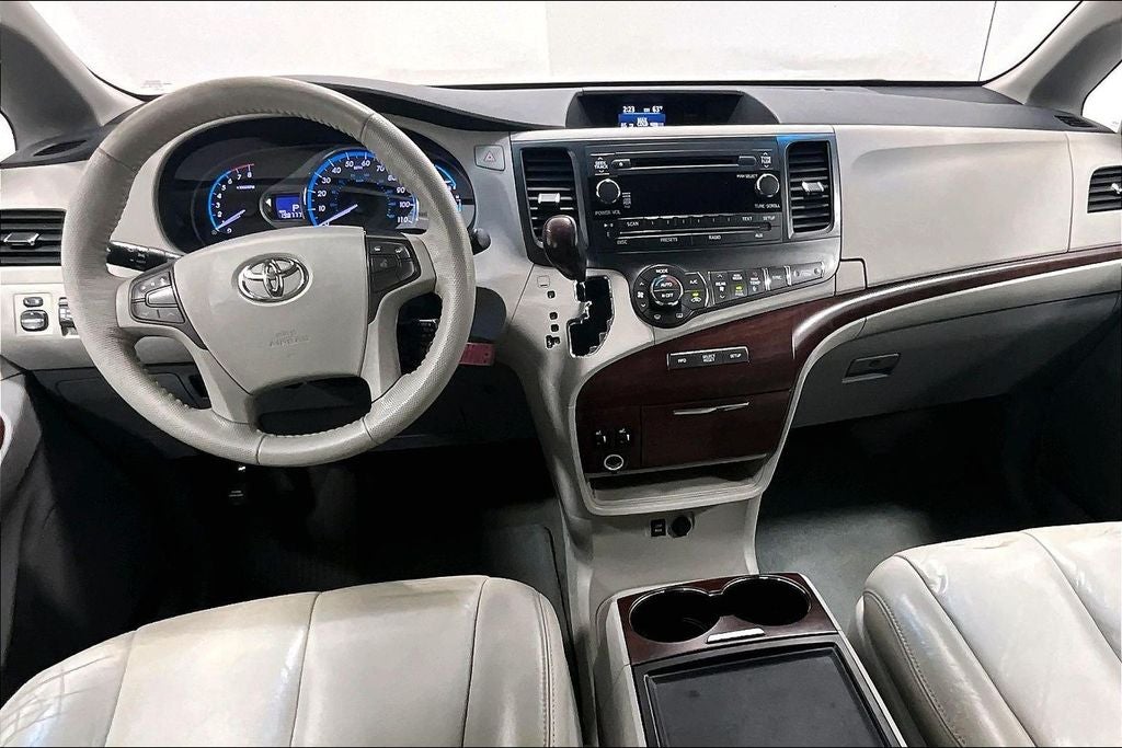 2013 Toyota Sienna XLE 8 Passenger
