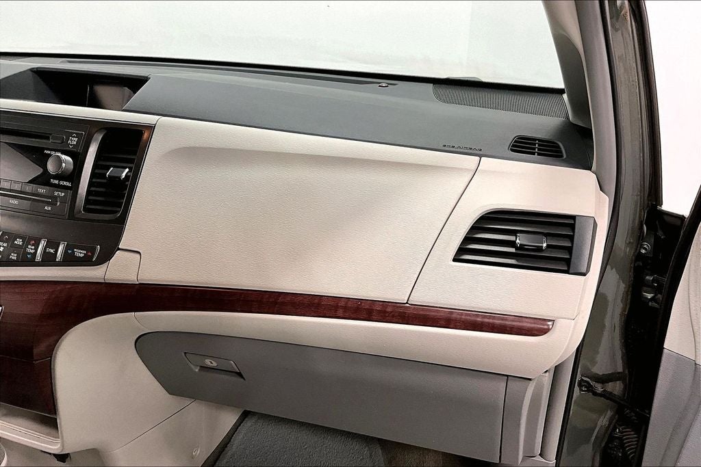 2013 Toyota Sienna XLE 8 Passenger