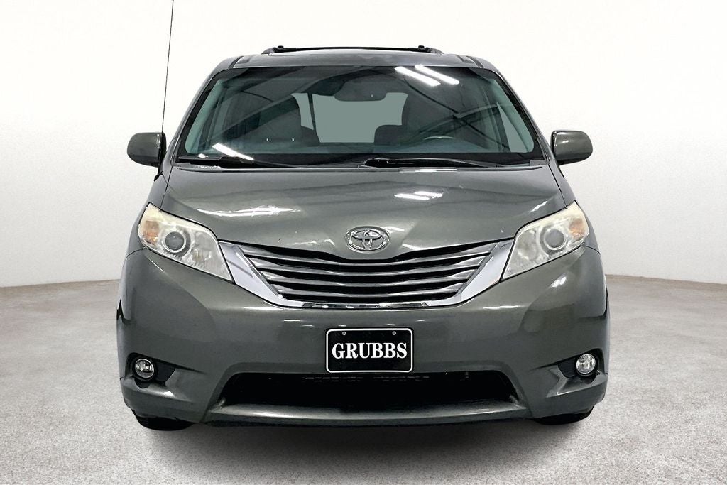2013 Toyota Sienna XLE 8 Passenger