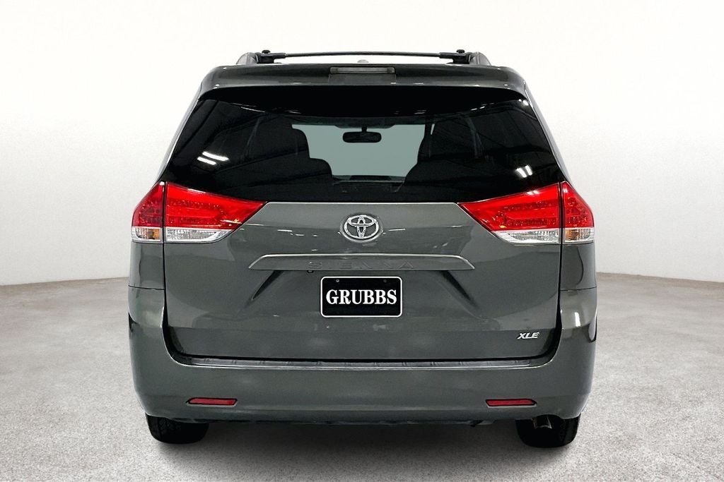 2013 Toyota Sienna XLE 8 Passenger
