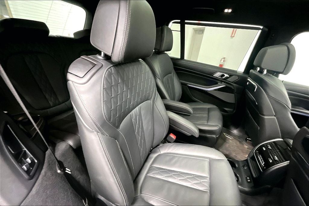 2023 BMW X7 M60i
