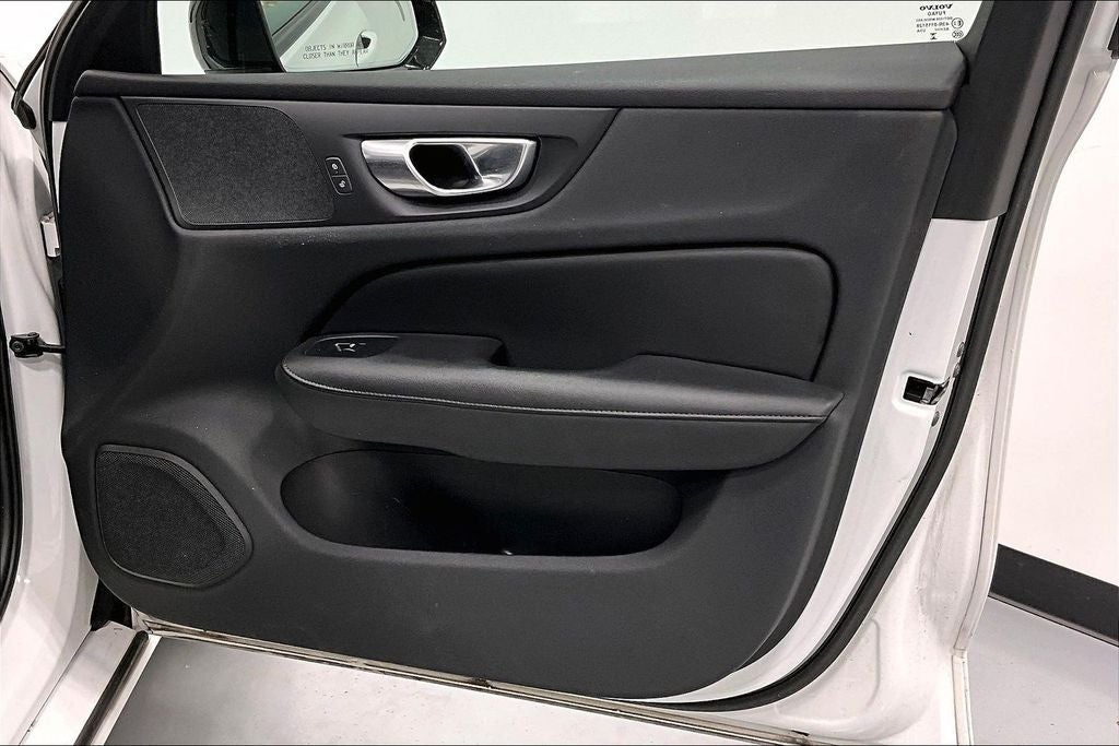 2024 Volvo S60 B5 Plus Dark Theme