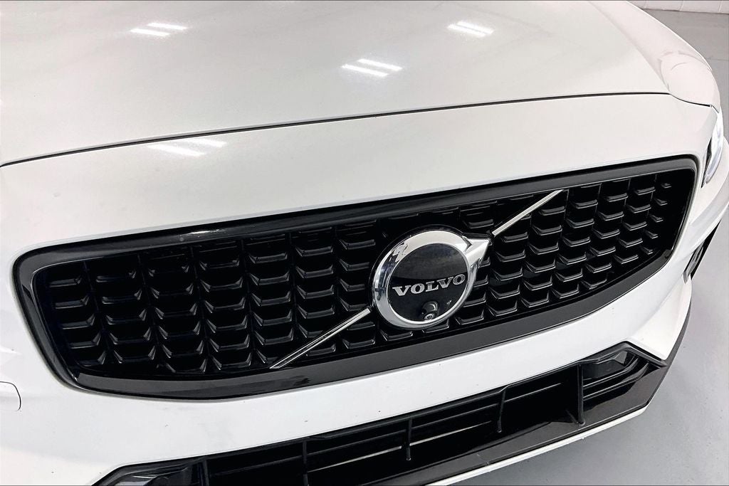 2024 Volvo S60 B5 Plus Dark Theme