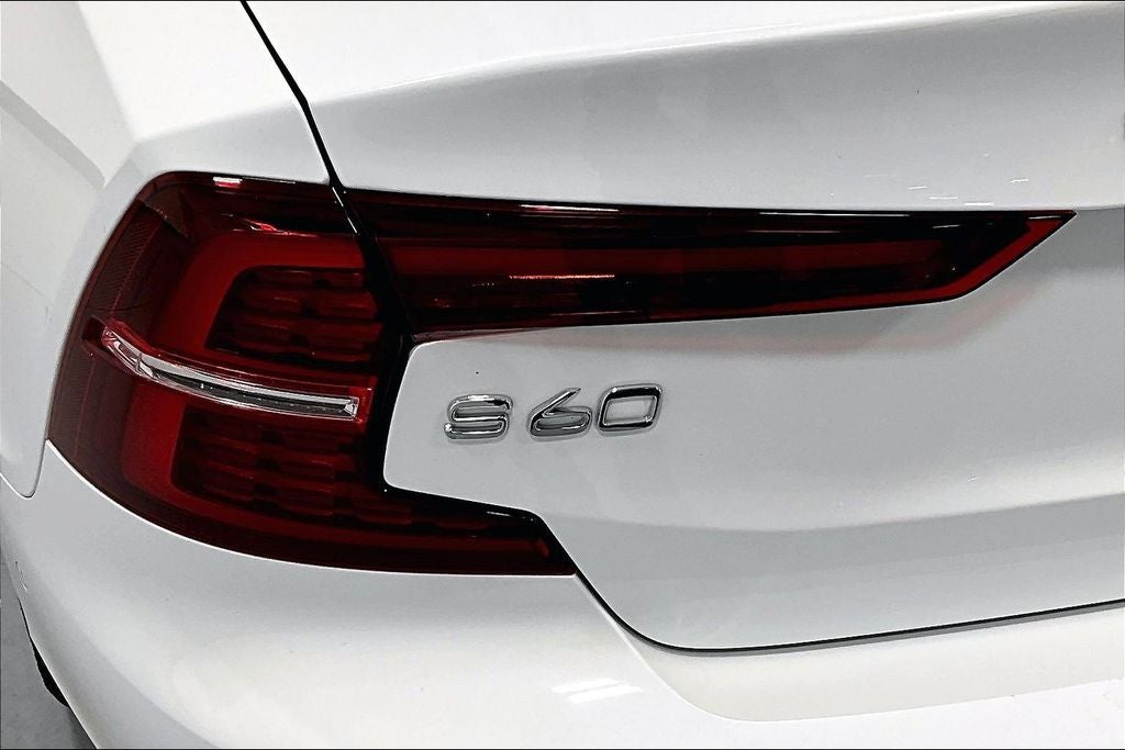 2024 Volvo S60 B5 Plus Dark Theme