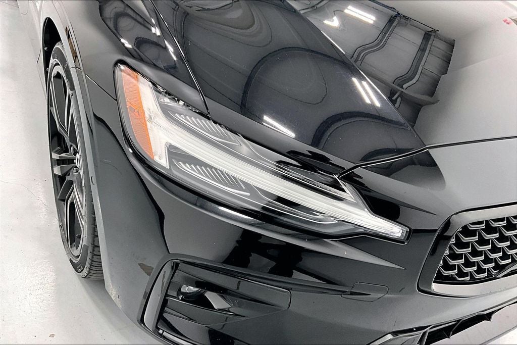2024 Volvo S60 B5 Plus Black Edition