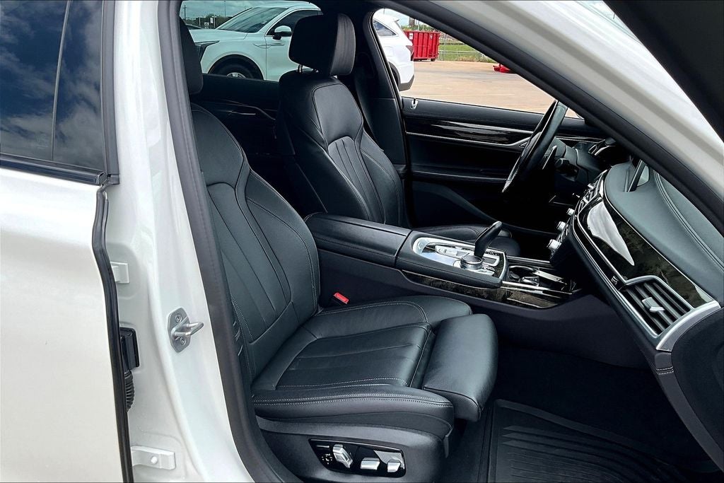 2022 BMW 7 Series 740i